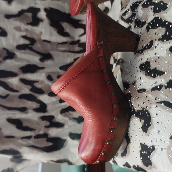 Frye Clog/Mules/heels - Picture 4 of 10